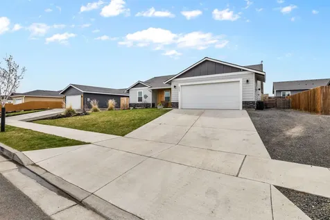 693 NE Begonia Street Madras OR 97741