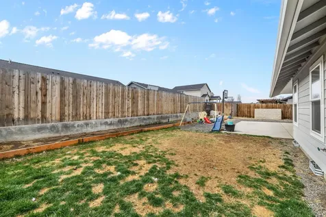 693 NE Begonia Street Madras OR 97741