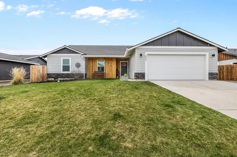 693 NE Begonia Street Madras OR 97741