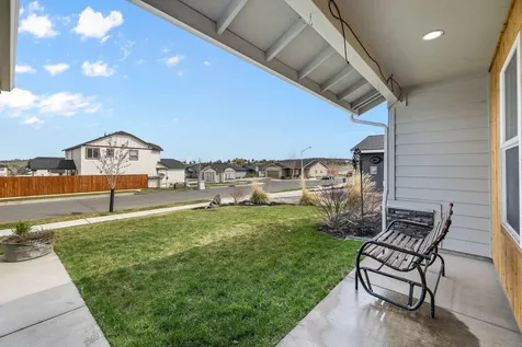 693 NE Begonia Street Madras OR 97741