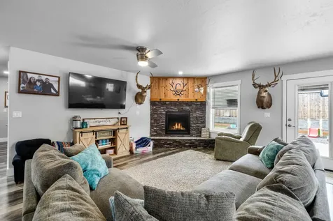 693 NE Begonia Street Madras OR 97741