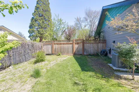 154 Glenn Way Central Point OR 97502