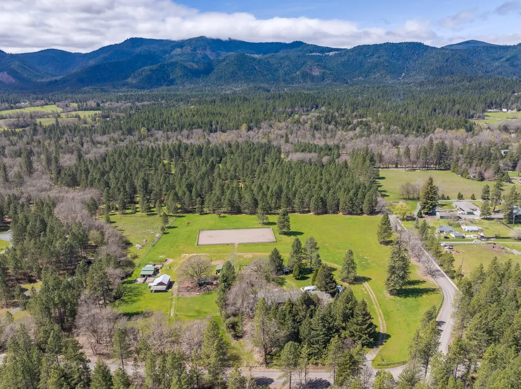 1255 Pleasant Creek Road Rogue River OR 97537