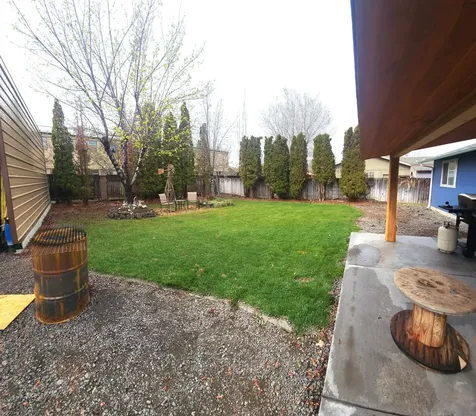 2406 SW Glacier Avenue Redmond OR 97756