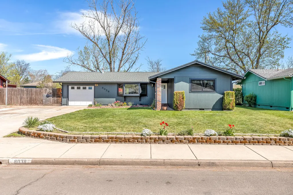 8038 Gladstone Avenue White City OR 97503