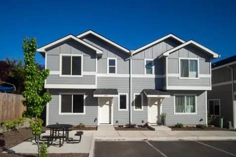 400 Oak Street Phoenix OR 97535