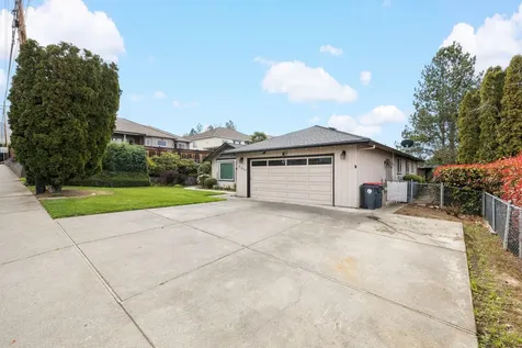 2852 Cedar Links Drive Medford OR 97504