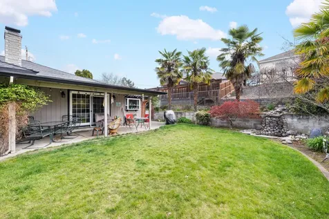 2852 Cedar Links Drive Medford OR 97504
