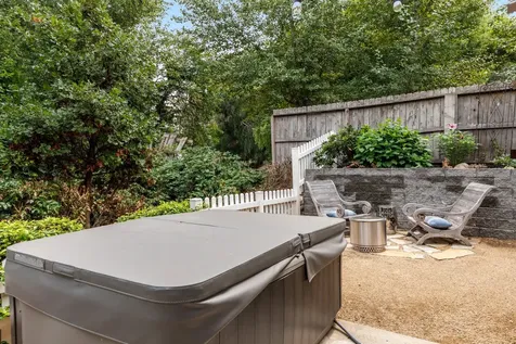 280 Meadow Drive Ashland OR 97520