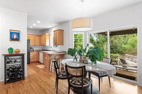 280 Meadow Drive Ashland OR 97520
