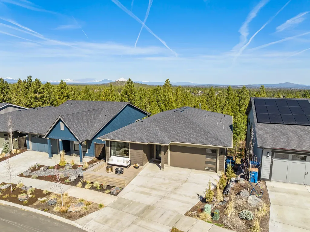 2542 NW Marken Street Bend OR 97703