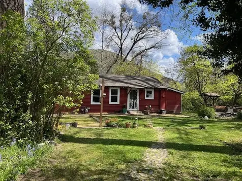 208 Madrone Street Rogue River OR 97537