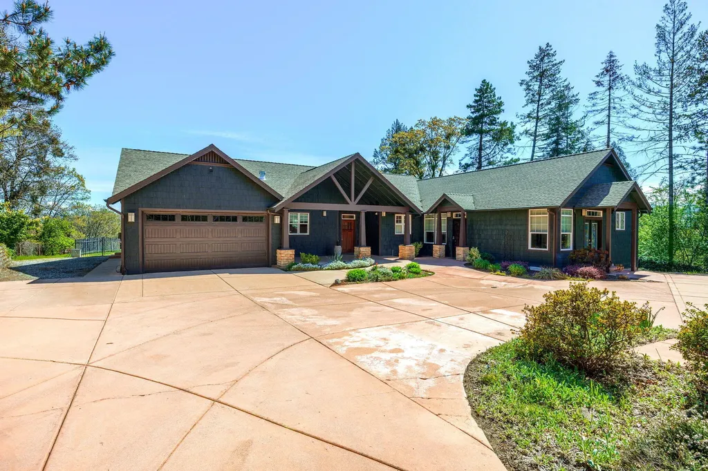 3220 Westover Boulevard Central Point OR 97502