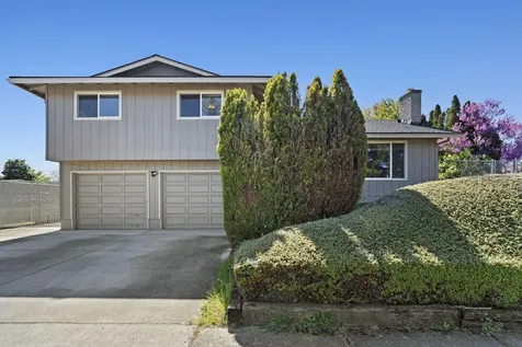 1443 Papago Drive Medford OR 97504