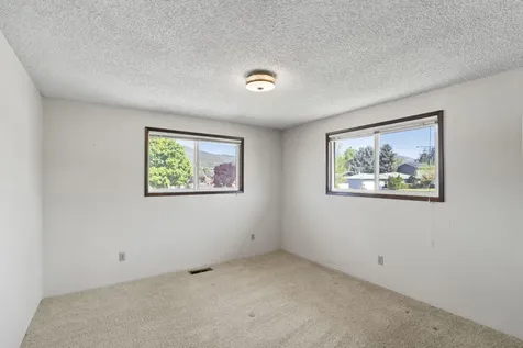 1443 Papago Drive Medford OR 97504