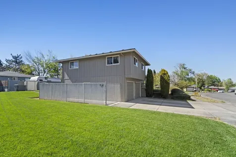 1443 Papago Drive Medford OR 97504