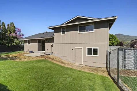 1443 Papago Drive Medford OR 97504