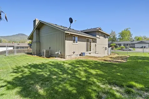 1443 Papago Drive Medford OR 97504