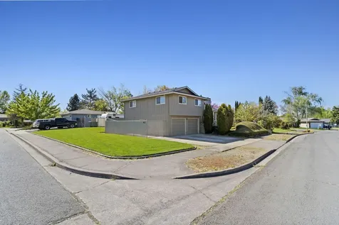 1443 Papago Drive Medford OR 97504