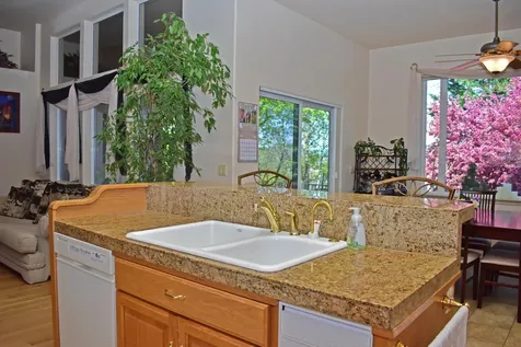 479 Quail Run Eagle Point OR 97524
