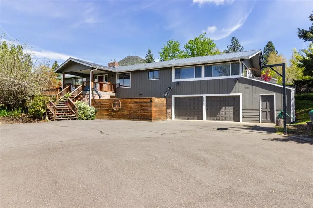 1503 Stardust Way Medford OR 97504