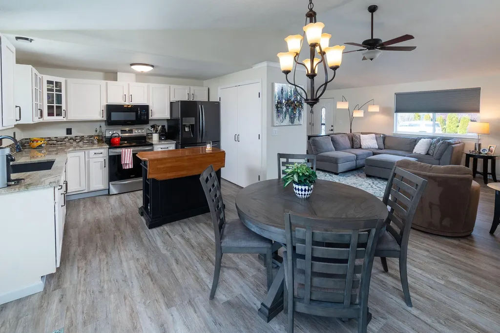 3140 SW Reindeer Avenue Redmond OR 97756