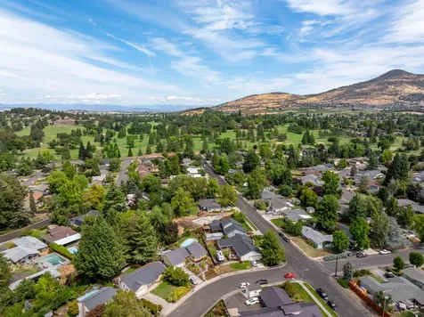 2865 Seckel Court Medford OR 97504