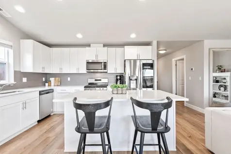1869 NE 3rd Street Redmond OR 97756