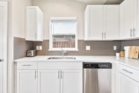1869 NE 3rd Street Redmond OR 97756