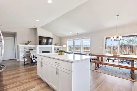 1869 NE 3rd Street Redmond OR 97756