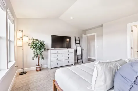 1869 NE 3rd Street Redmond OR 97756