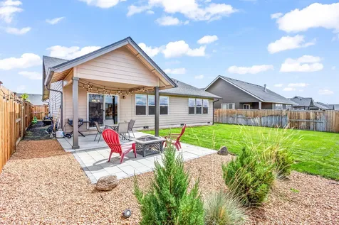 1869 NE 3rd Street Redmond OR 97756