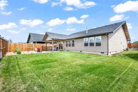 1869 NE 3rd Street Redmond OR 97756