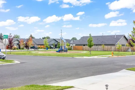 1869 NE 3rd Street Redmond OR 97756