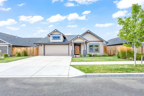 1869 NE 3rd Street Redmond OR 97756