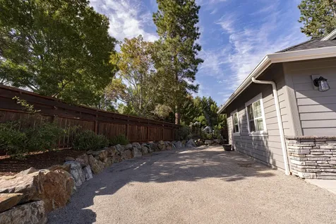 1112 NW Morgan Lane Grants Pass OR 97526