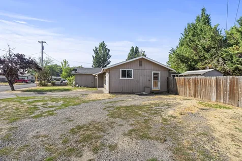 100 Vincent Avenue Central Point OR 97502