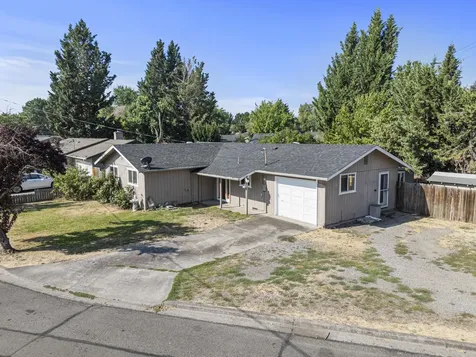 100 Vincent Avenue Central Point OR 97502