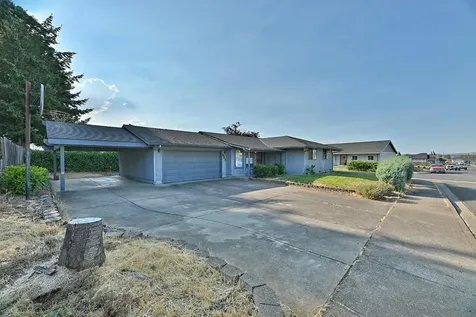961 Brandon Way Phoenix OR 97535