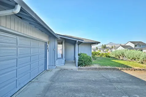 961 Brandon Way Phoenix OR 97535