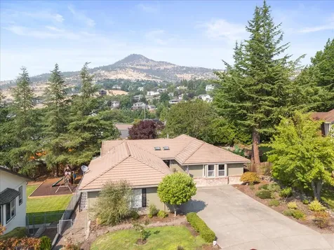 4335 Jennie Way Medford OR 97504
