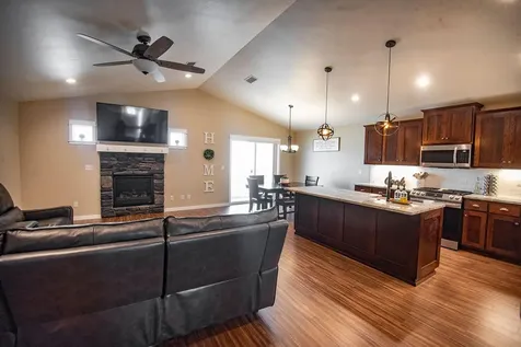 285 Reanna Way Medford OR 97501