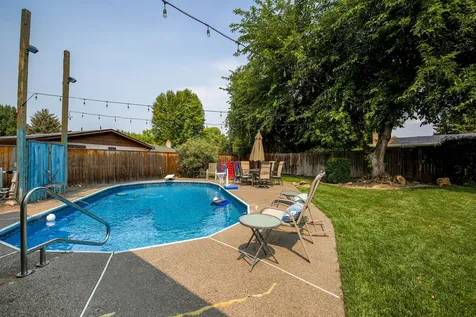 605 Edwina Avenue Central Point OR 97502