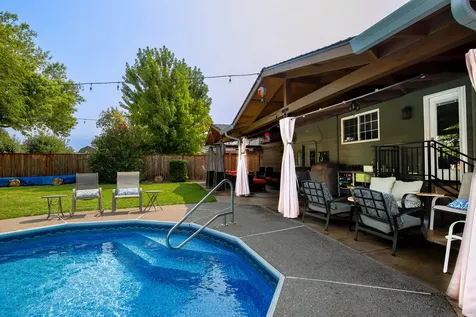 605 Edwina Avenue Central Point OR 97502