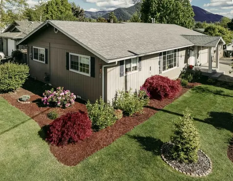 457 NE 12th Street Grants Pass OR 97526