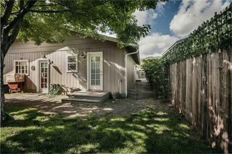 457 NE 12th Street Grants Pass OR 97526