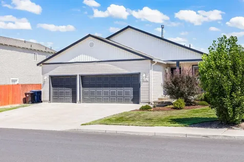 2958 NW 8th Street Redmond OR 97756