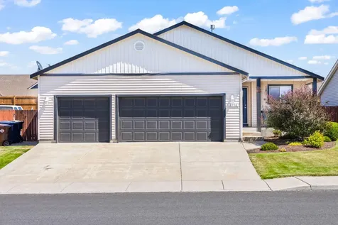 2958 NW 8th Street Redmond OR 97756