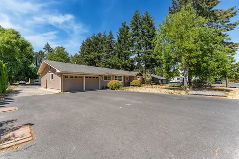 240 Arroyo Drive Grants Pass OR 97527