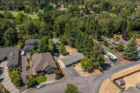 240 Arroyo Drive Grants Pass OR 97527
